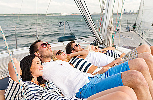 度假,旅行,海洋,友谊,人,概念,微笑,朋友,躺着,游艇,甲板