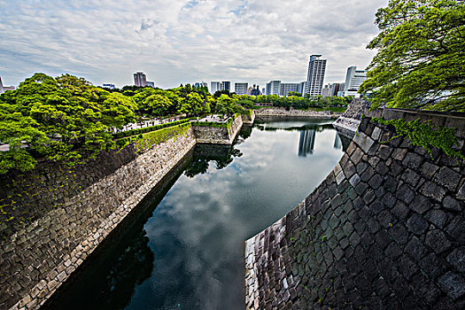 日本大阪城城墙