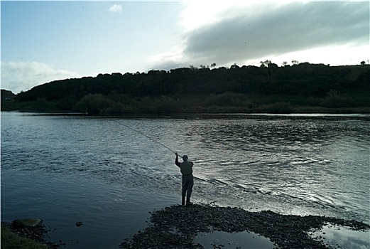 男人,鱼竿,河岸,苏格兰