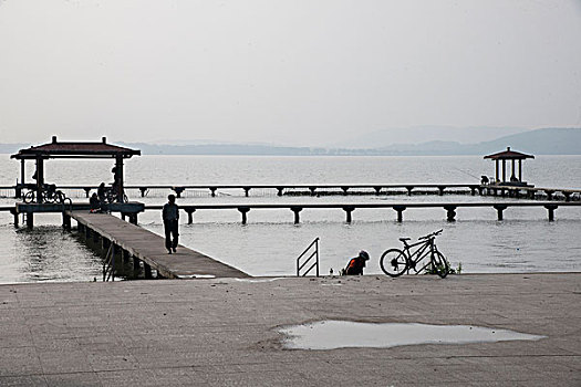 武汉东湖湖边