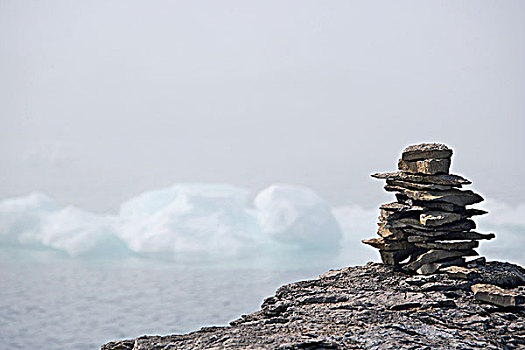 石头,因纽石刻,石台,浮冰,雾,拉布拉多犬,沿岸,维京观景小道,南方,纽芬兰,加拿大