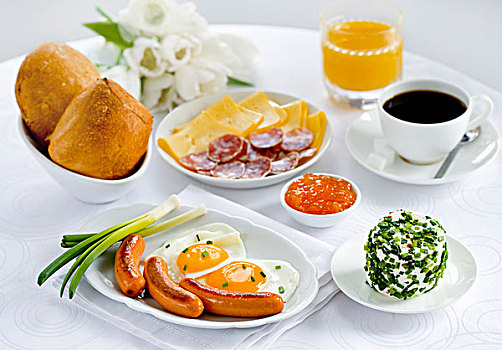 早餐,香肠,煎鸡蛋,切片,肉,奶酪,咖啡,果酱