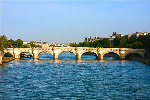 巴黎新桥,巴黎