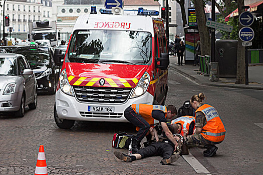 法国,巴黎,紧急,消防员,服务,干涉,意外,街道,受伤,人,地上