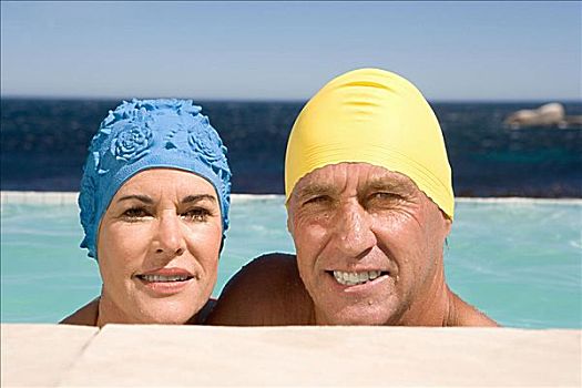 夫妻,泳帽