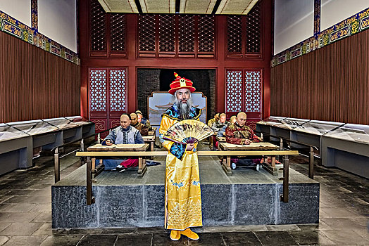 清朝皇帝龙袍宫廷现场环境景观