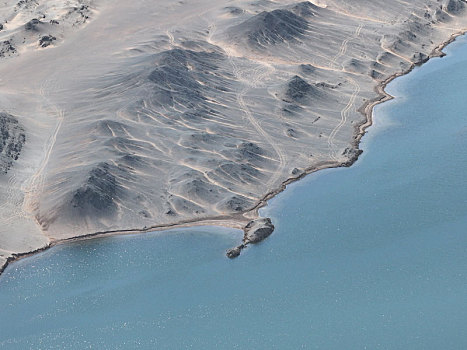 新疆哈密,戈壁深处惊现,黑湖,美景