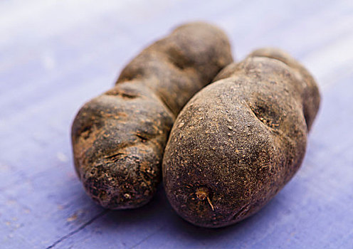 两个,紫色马铃薯,土豆