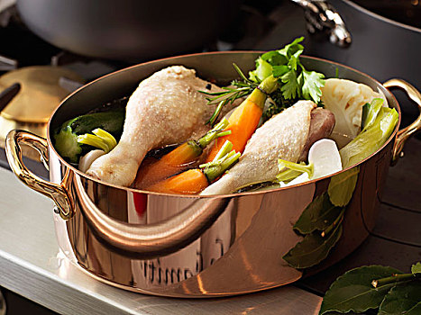 砂锅炖菜,鸭肉,鸡腿