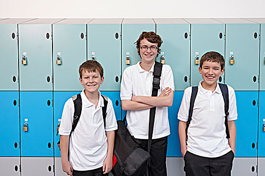 头像,三个男孩,靠近,学校,储物柜