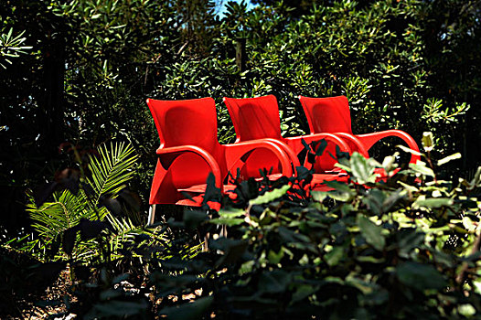 三个,红色,塑料制品,椅子,围绕,绿色植物,最大,露营,场所,湖,法国