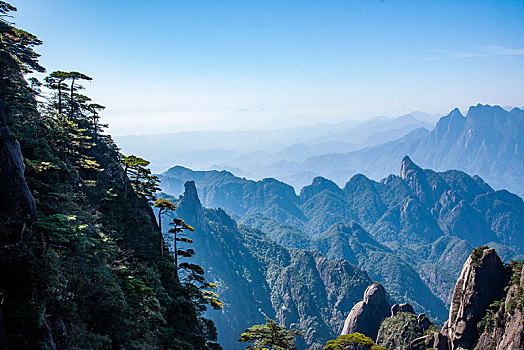 江西上饶三清山西海岸群山