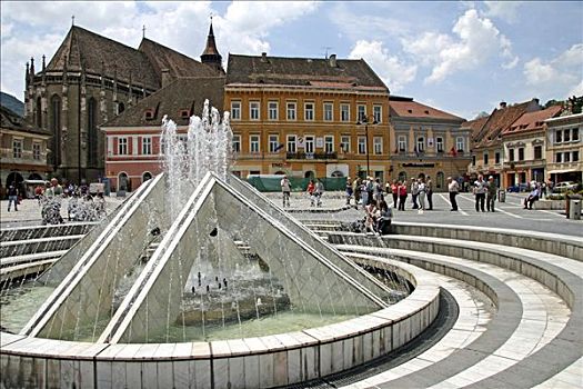 喷泉,正面,市政厅,教堂,中心,布拉索夫,特兰西瓦尼亚,罗马尼亚,欧洲