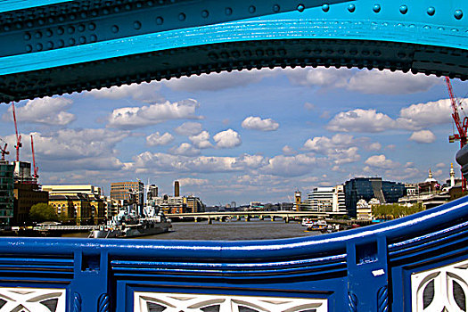 具有现代气息的英国伦敦敦桥泰晤士河