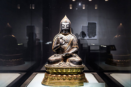 清代银鎏金六世班禅像,河南省洛阳博物馆馆藏故宫文物