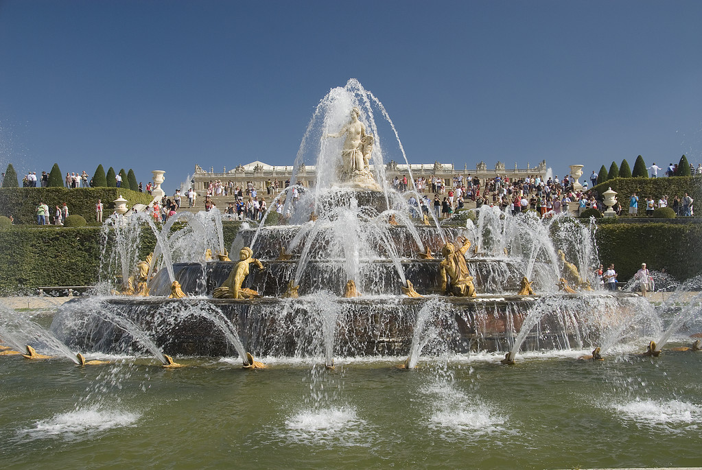 卢浮宫喷泉图片