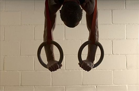 男性,体操运动员,平衡性,倒立,后视图,特写