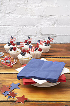 杯形蛋糕,美国国旗,桌上