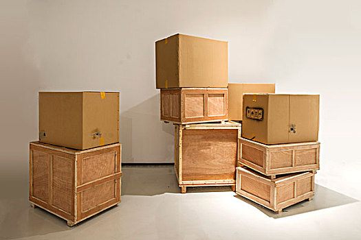 重庆沙坪坝区大学城四川美院罗冠中艺术馆展出的艺术作品---物流箱子