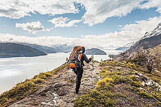 后视图,女性,远足,挨着,格里冰河,湖,托雷德裴恩国家公园,智利