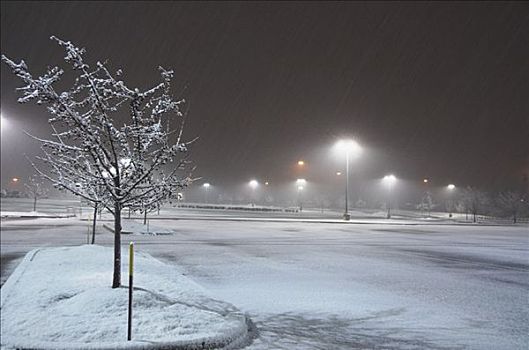 积雪,停车场
