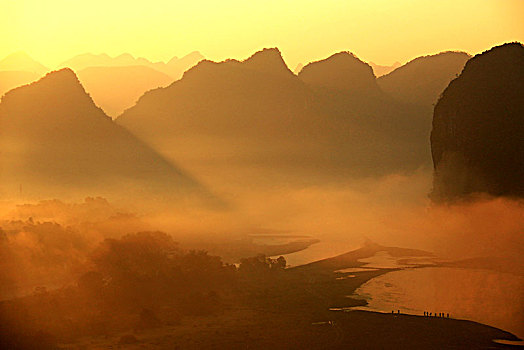 晨雾中的桂林山水