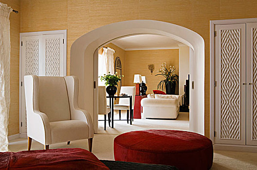 白色,扶手椅,红色,软垫,凳子,卧室,拱形,入口,客厅
