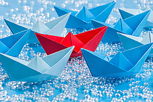 船队,蓝色,折纸,纸,船,蓝色背景,水,背景,围绕,红色,一个