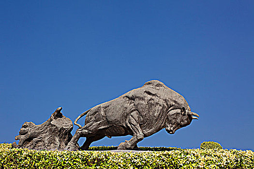 深圳的标志性雕塑开荒牛