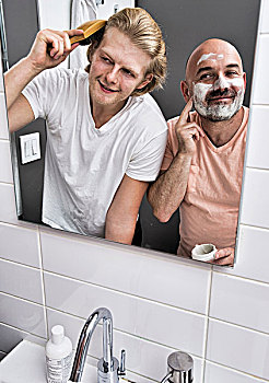 浴室镜,图像,男性,情侣,剃,梳头
