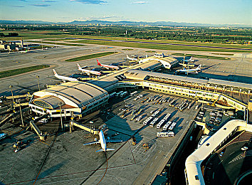 机场停机坪图片