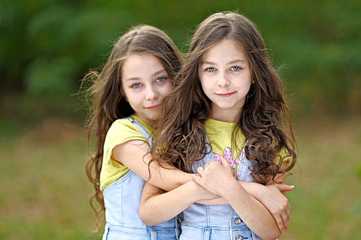 两个小女孩头像超萌图片