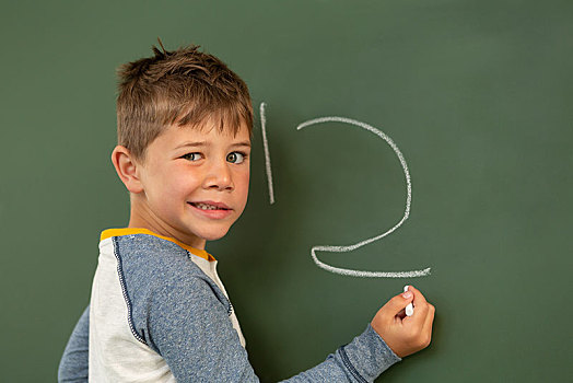 男生,数学,绿色,黑板,教室