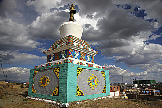 喇嘛庙旁的佛塔,新疆塔城和布克赛尔蒙古自治县