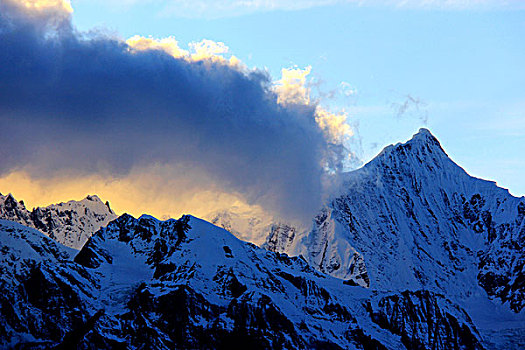 梅里雪山