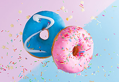 飞,甜甜圈,蓝色背景,两个,甜,洒料,粉色背景
