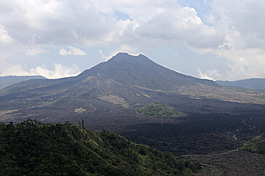 巴图尔火山