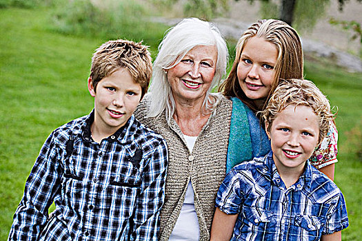 肖像,祖母,两个,孙子,孙女