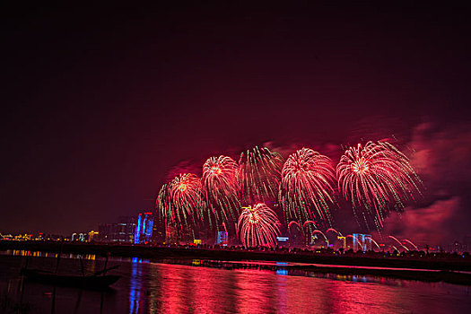 烟花,建筑群,河流,夜景,水,灯,节日