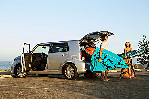 情侣,冲浪板,后备箱,汽车