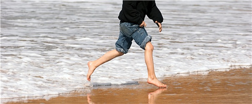 男孩,跑,脚,海滩,海浪,碰撞,海水泡沫