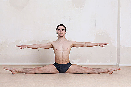 男人,伸展胳膊,表演,瑜珈,白色背景