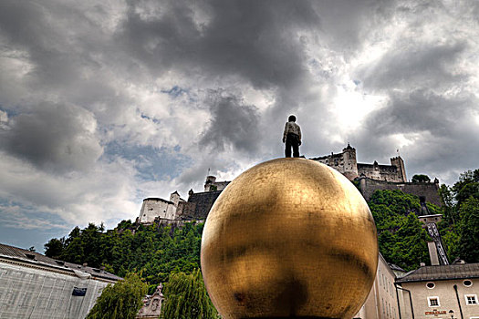 男人,金色,球,雕塑,霍亨萨尔斯堡城堡,城堡,萨尔茨堡,奥地利,欧洲