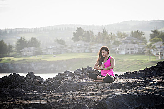 女人,海岸,练习,瑜珈,盘腿坐,毛伊岛,夏威夷,美国