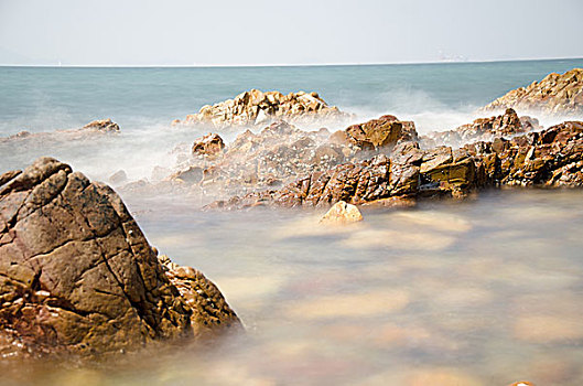 海岸线的岩石