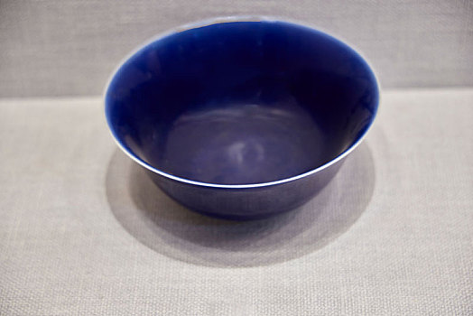 辽宁省营口博物馆馆藏文物,清代,霁蓝釉碗