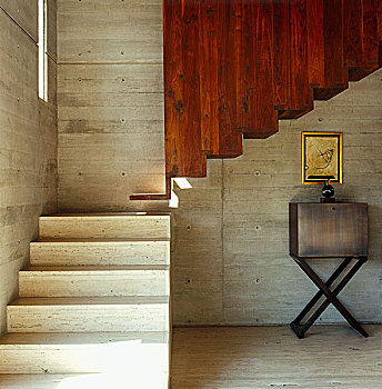 楼梯,两个,不同,材质,水泥,木