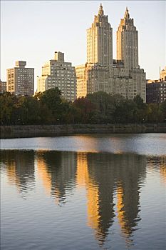 反射,建筑,水中,圣雷莫,中央公园,曼哈顿,纽约,美国