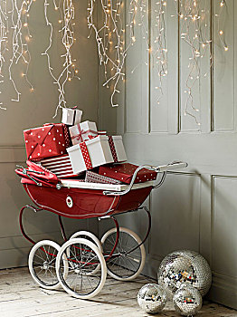 圣诞礼物,红色,婴儿车,仰视,彩灯