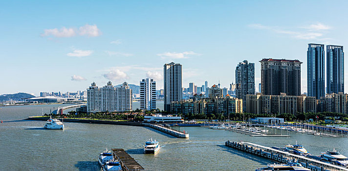 中国珠海城市游艇码头风光